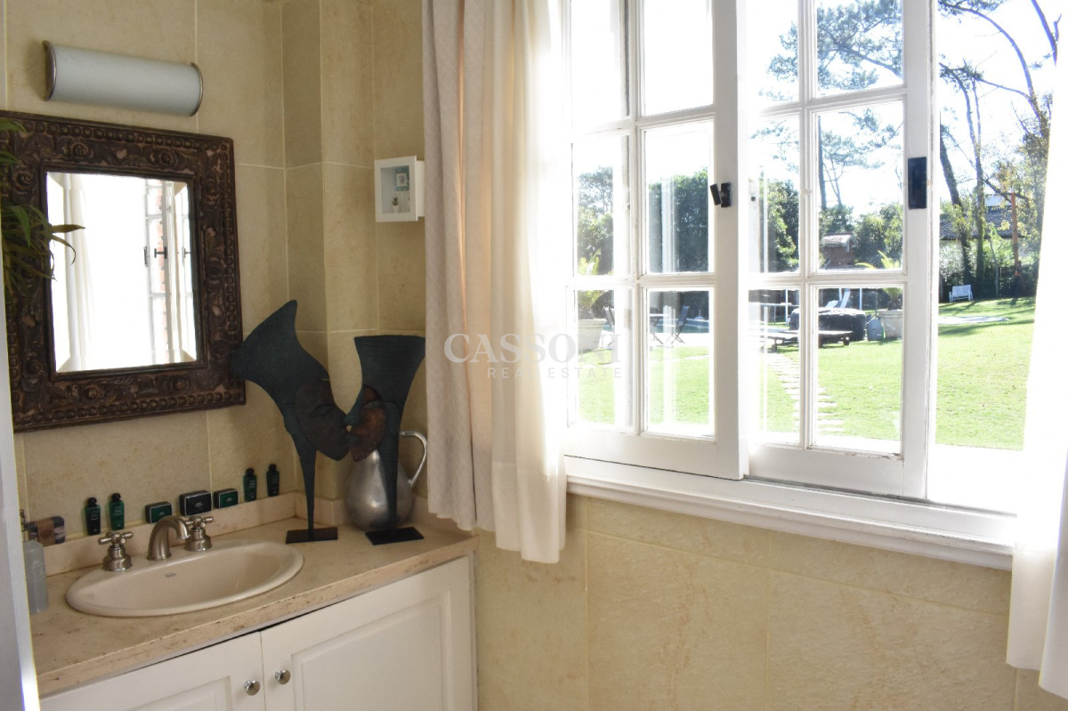 Casa ID.4853 - Vende casa espectacular en playa mansa , Punta del Este 
