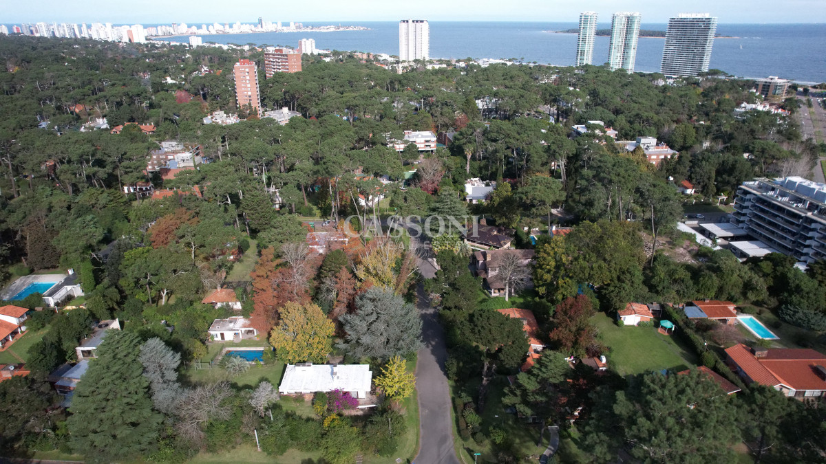 Casa ID.4857 - Casa en venta, Oportunidad para desarrollo inmobiliario en Playa Mansa, Punta del Este. 
