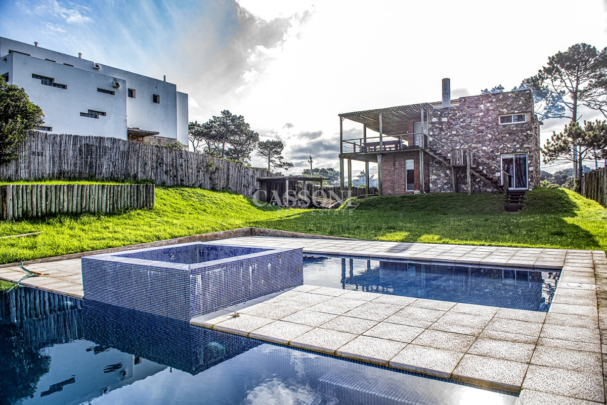 Casa ID.2424 - Casa en Venta de 4 dormitorios en Chihuahua , Punta del este 