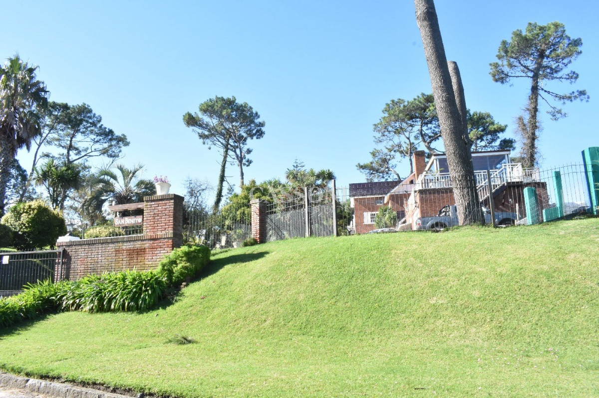 Casa ID.4853 - Vende casa espectacular en playa mansa , Punta del Este 