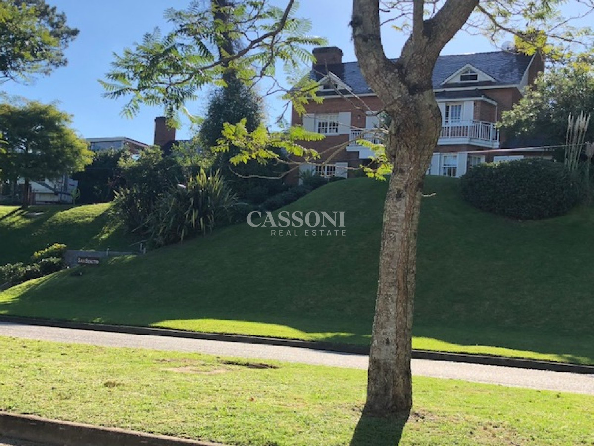 Casa ID.4853 - Vende casa espectacular en playa mansa , Punta del Este 