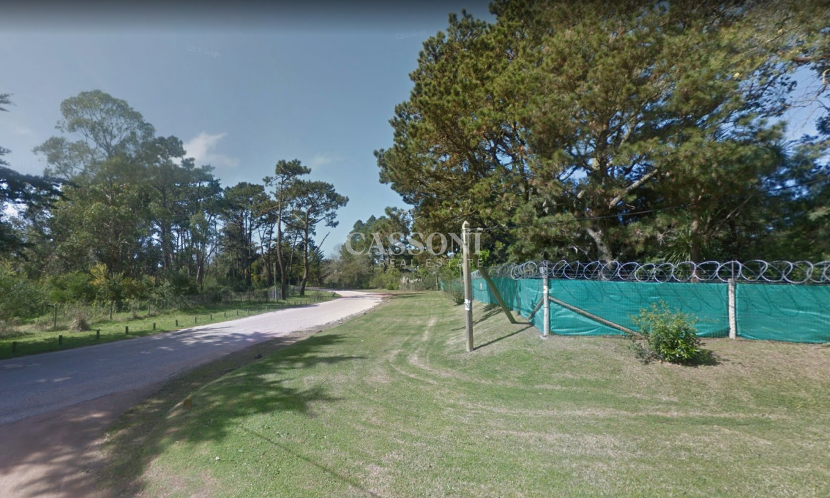 Terreno ID.1148 - Terreno de gran superficie en zona habitada todo el año.