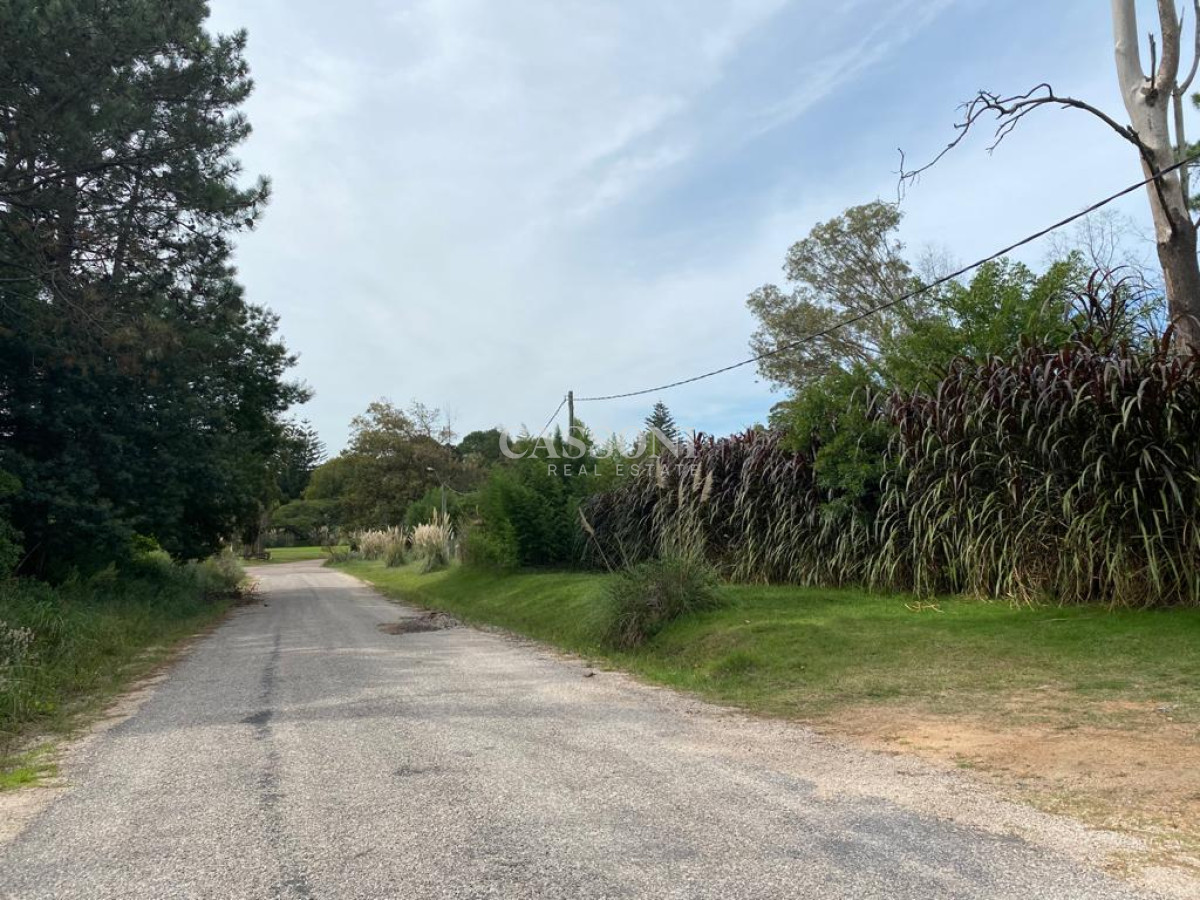 Terreno ID.3619 - Excelente lote en Golf, Punta del Este