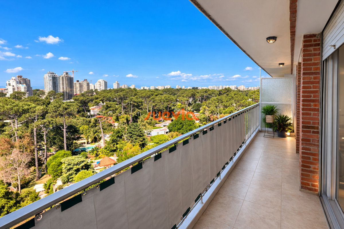 Apartamento ID.4518 - En venta apartamento de 2 dormitorios y medio, esquinero en Arcobaleno, Punta del Este
