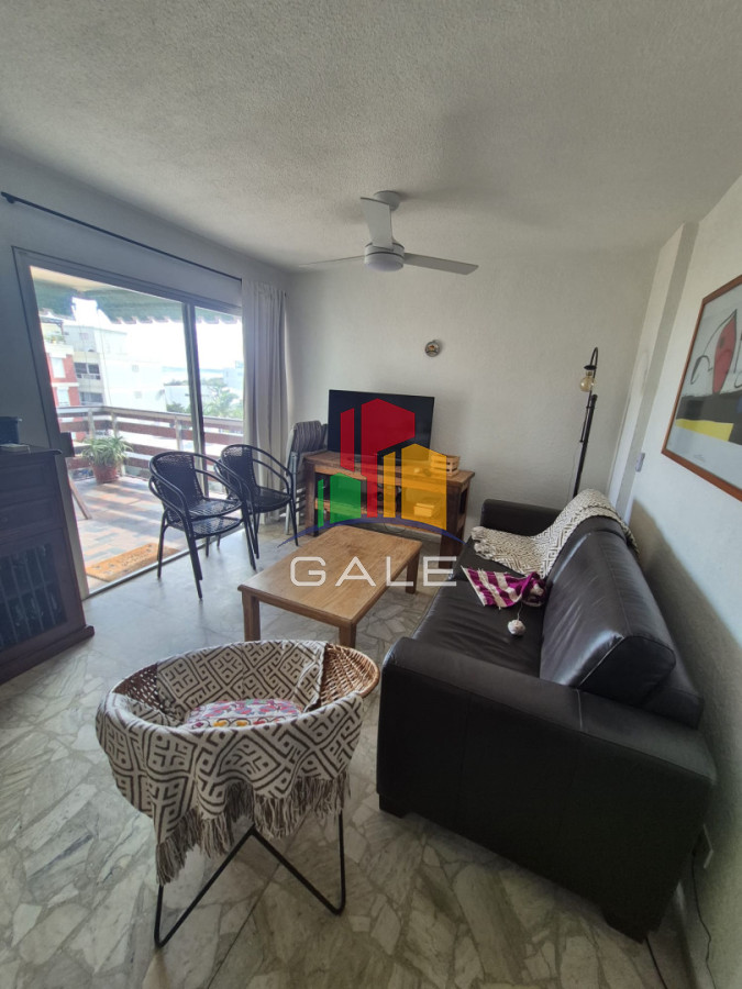 Apartamento ID.4942 - Apartamento en venta 2 dormitorios en Punta del Este. Primera línea mansa