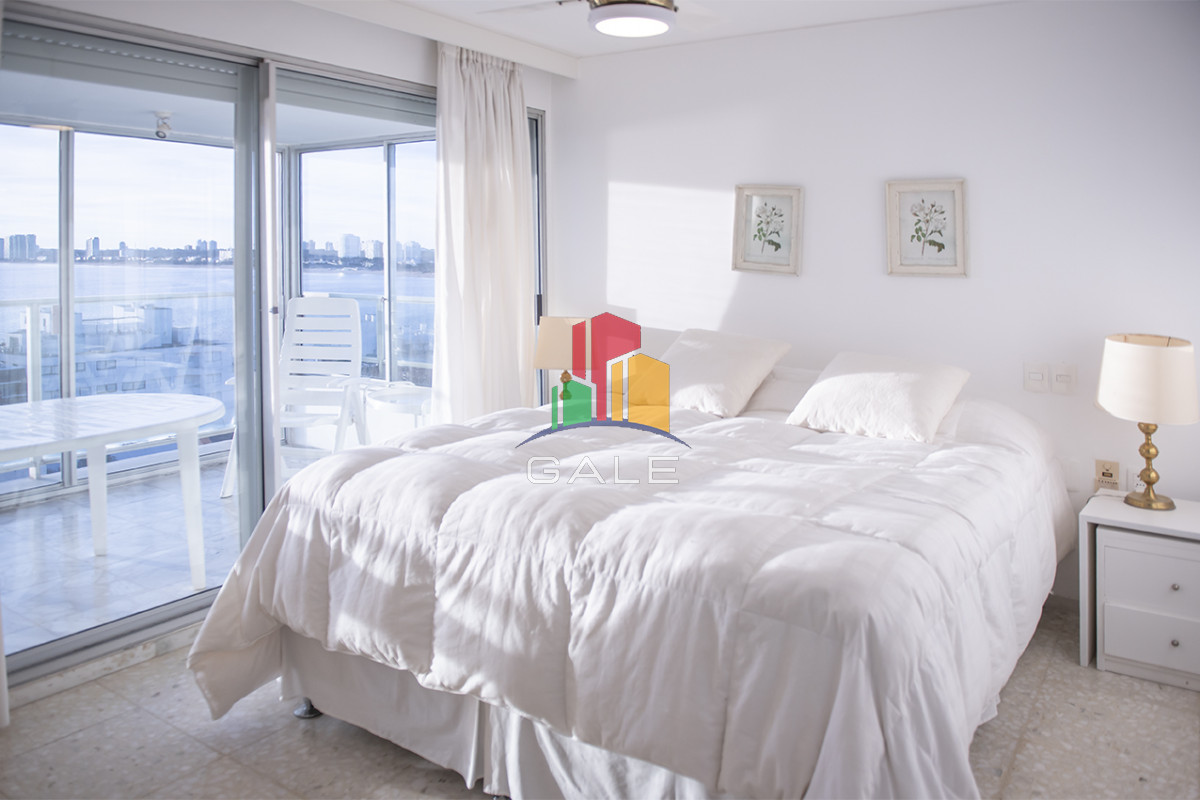 Apartamento ID.4375 - Vende departamento de 3 dormitorios con vista al Puerto, Punta del Este