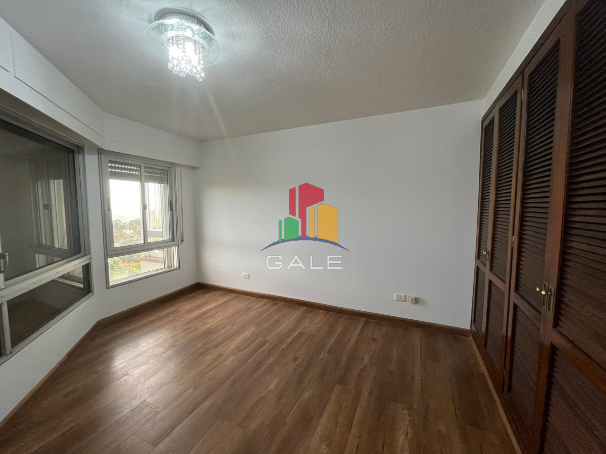 Apartamento ID.2223 - Apartamento en Venta de 3 dormitorios en Av. Roosevelt , Punta del este 