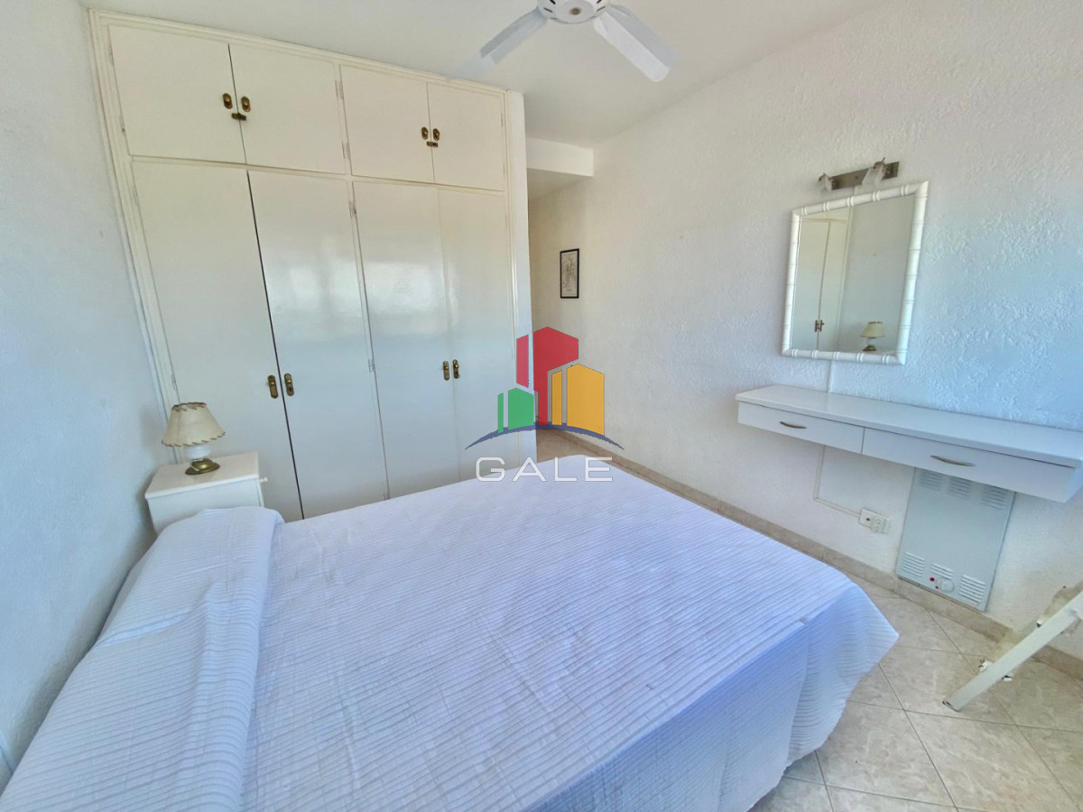 Apartamento ID.4589 - Apartamento de 2 dormitorio y medio en Primera lineal de Playa brava , Punta del este 