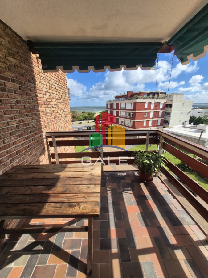 Apartamento ID.4942 - Apartamento en venta 2 dormitorios en Punta del Este. Primera línea mansa