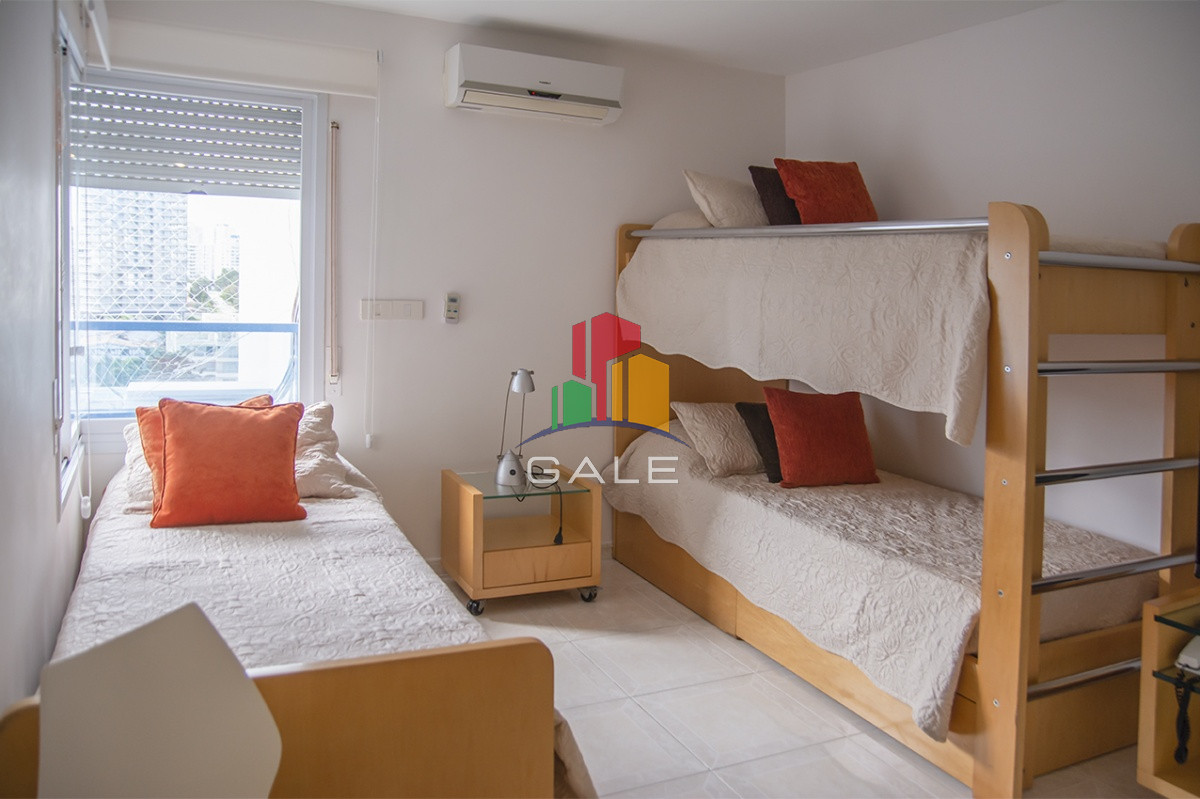 Apartamento ID.4470 - Beverly Tower Punta Del Este, Maldonado Uruguay, Apartamento de 3 dormitorios en venta en torre de Jerarquia.