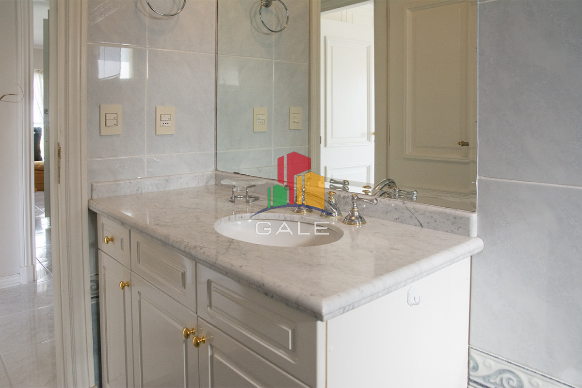 Apartamento ID.4466 - Departamento de 3 dormitorios en venta frente a Playa Mansa, Coral Tower