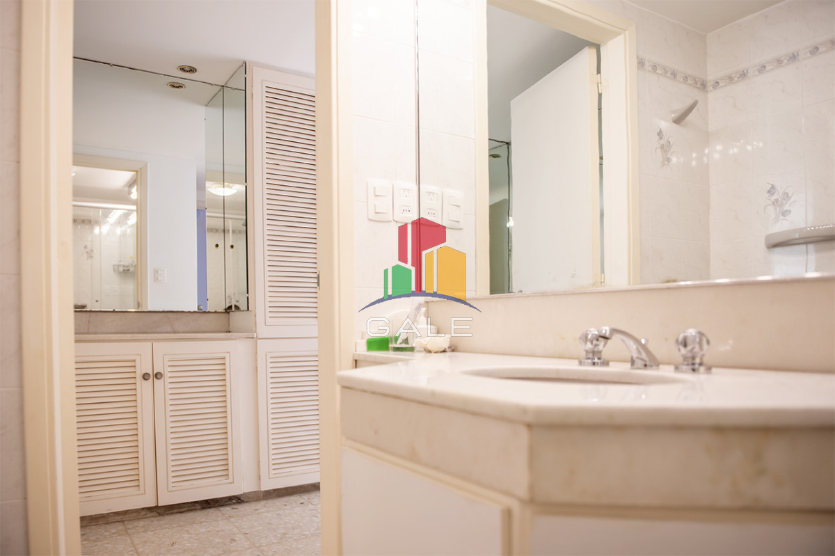 Apartamento ID.4375 - Vende departamento de 3 dormitorios con vista al Puerto, Punta del Este