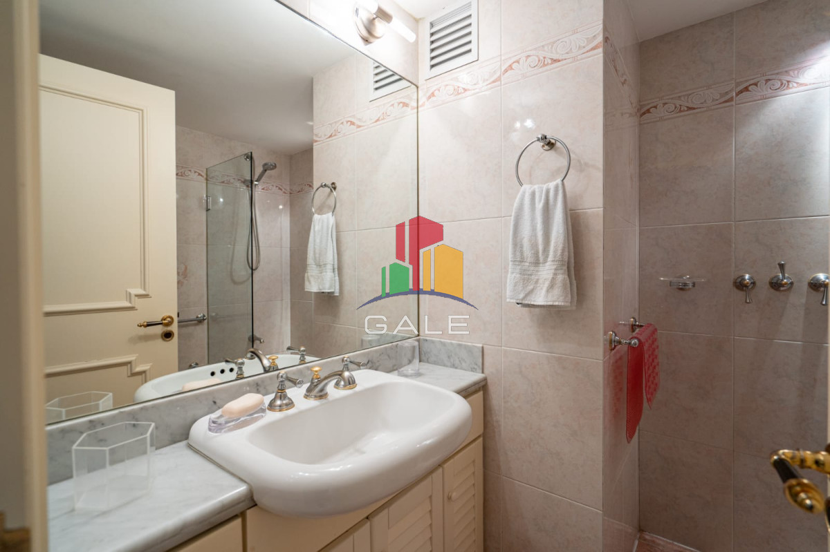 Apartamento ID.4470 - Beverly Tower Punta Del Este, Maldonado Uruguay, Apartamento de 3 dormitorios en venta en torre de Jerarquia.