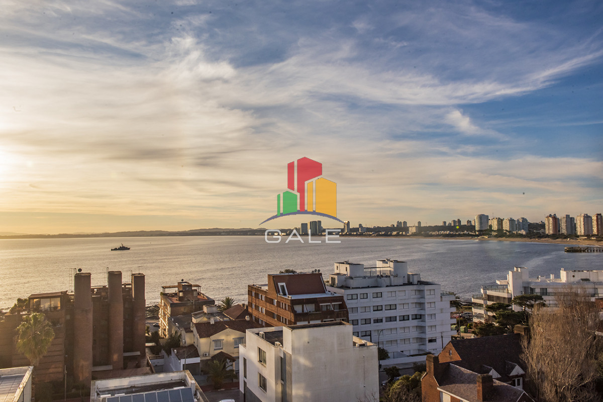 Apartamento ID.4375 - Vende departamento de 3 dormitorios con vista al Puerto, Punta del Este