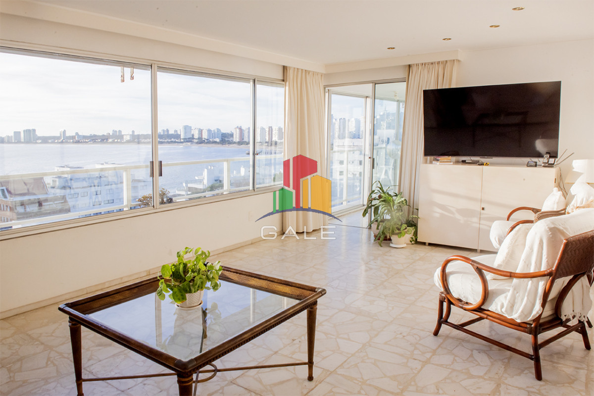 Apartamento ID.4375 - Vende departamento de 3 dormitorios con vista al Puerto, Punta del Este