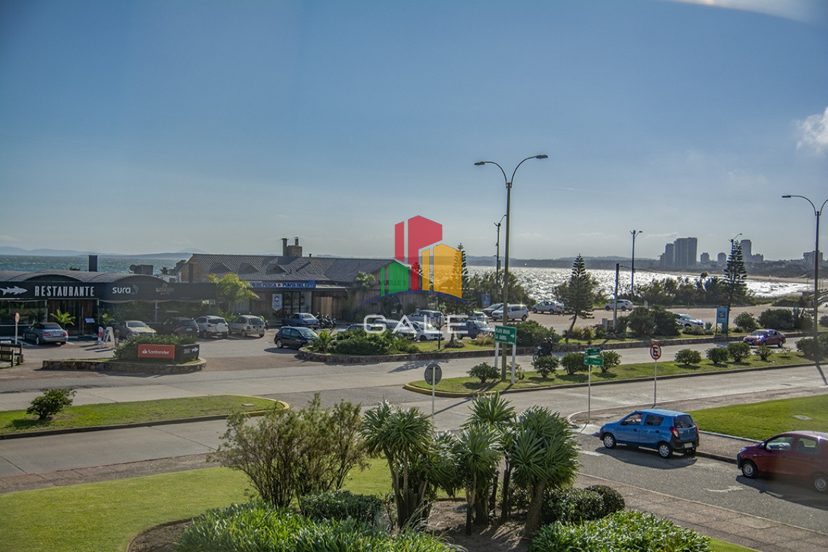 Apartamento ID.2482 - Hermoso Departamento de 3 dormitorios en venta frente al mar. 