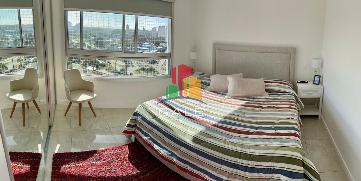 Apartamento ID.4074 - EDIFICIO MIAMI BOULEVARD II, UNIDAD LATERAL EN VENTA, 2 DORMITORIOS, PLAYA MANSA, PARRILLERO EN BALCÒN