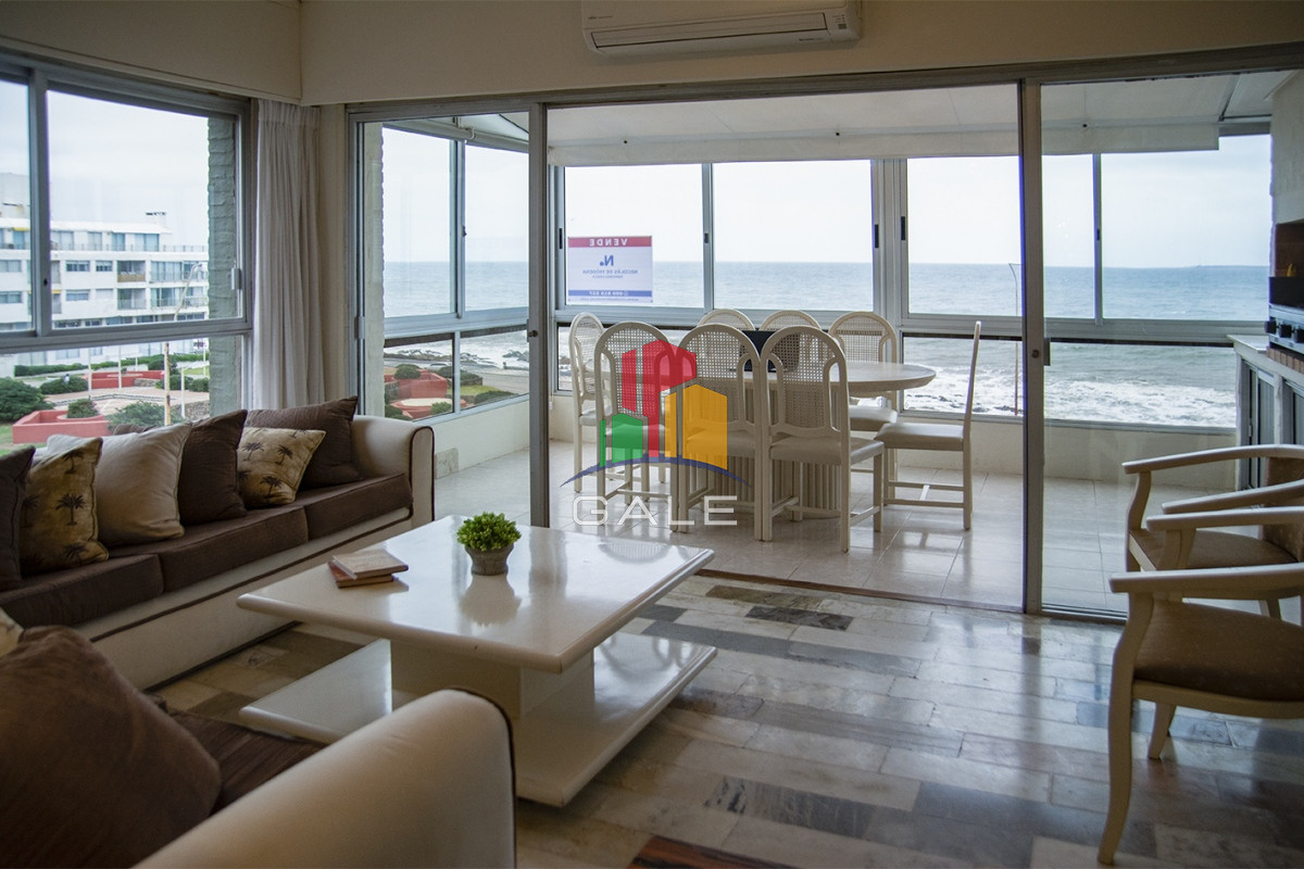 Apartamento ID.1595 - Departamento de 3 dormitorio con parrillero en venta , ultimo piso frente al mar, Punta del Este