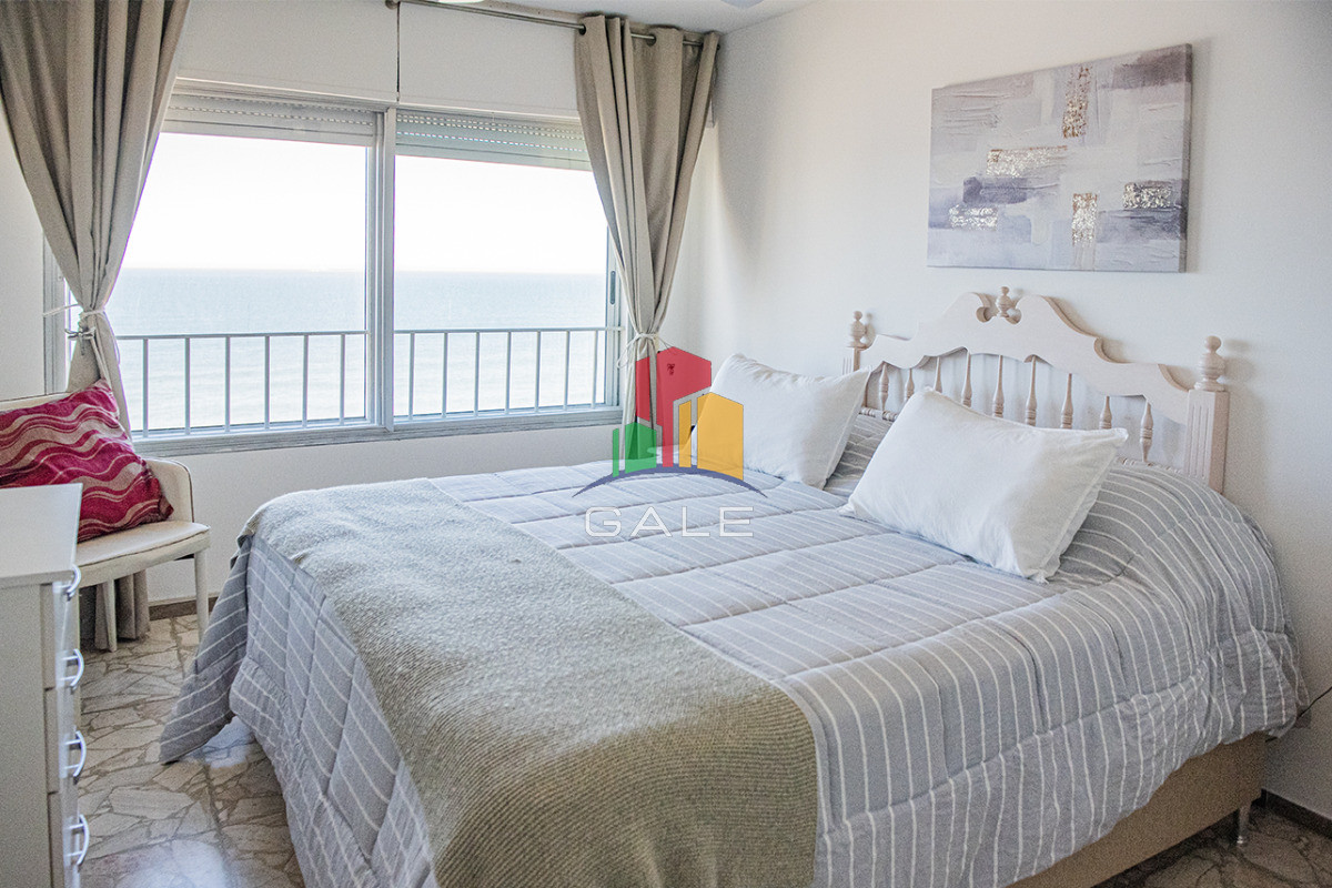 Apartamento ID.4749 - Departamento de 1 dormitorio y medio en venta en Peninsula, vista al mar. 