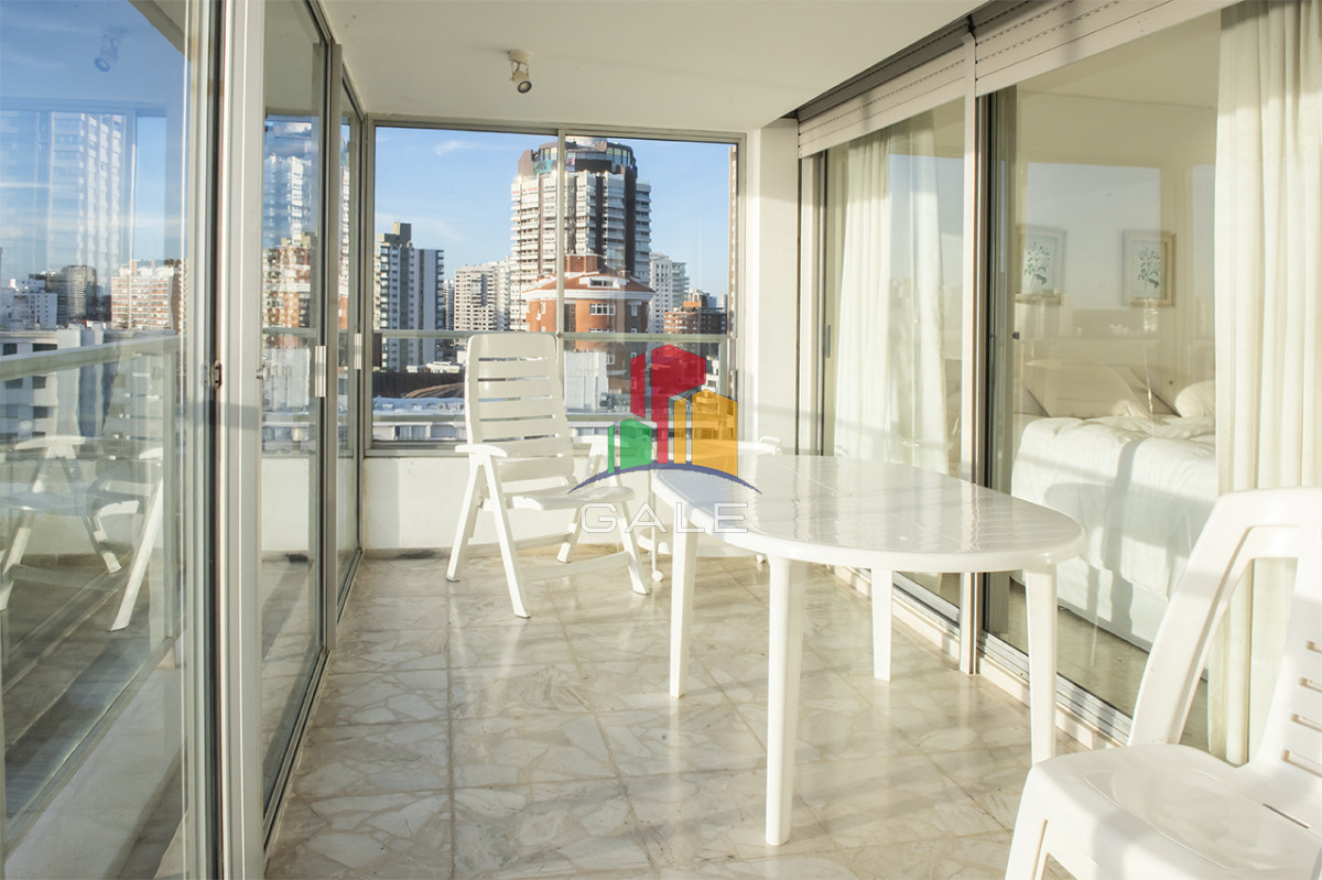 Apartamento ID.4375 - Vende departamento de 3 dormitorios con vista al Puerto, Punta del Este