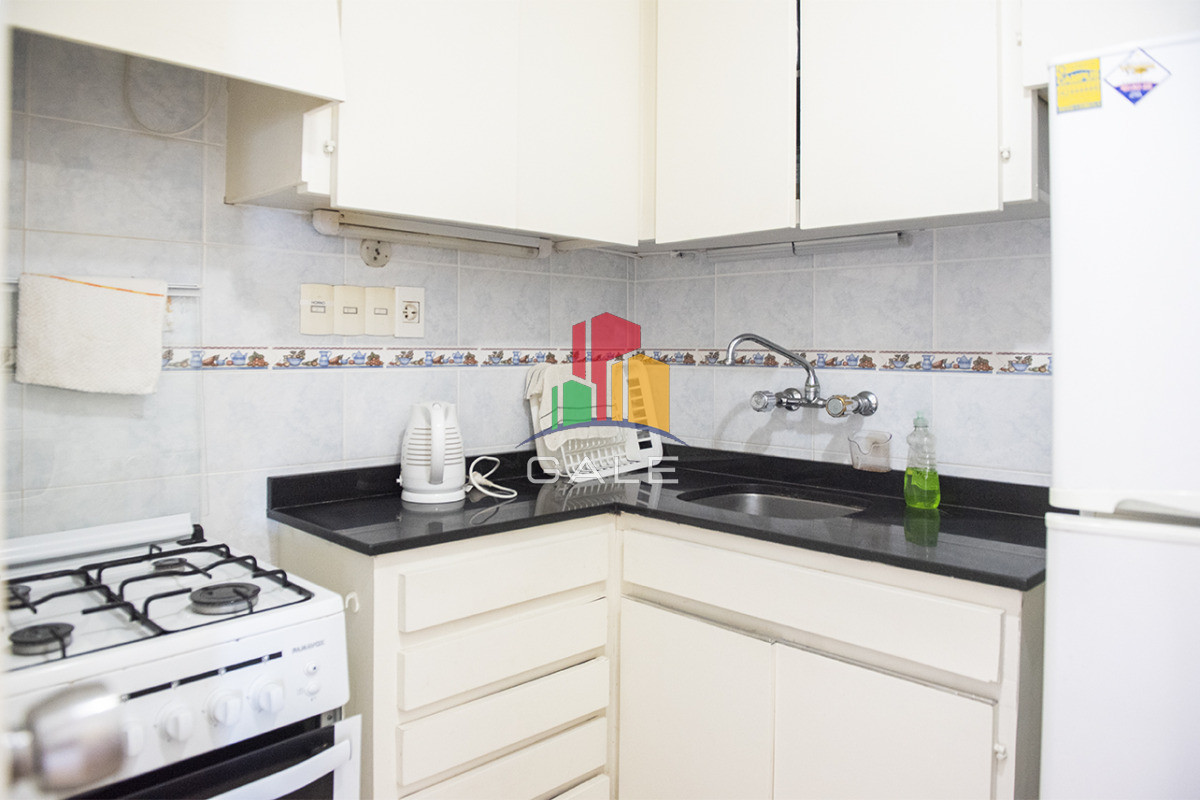 Apartamento ID.4749 - Departamento de 1 dormitorio y medio en venta en Peninsula, vista al mar. 