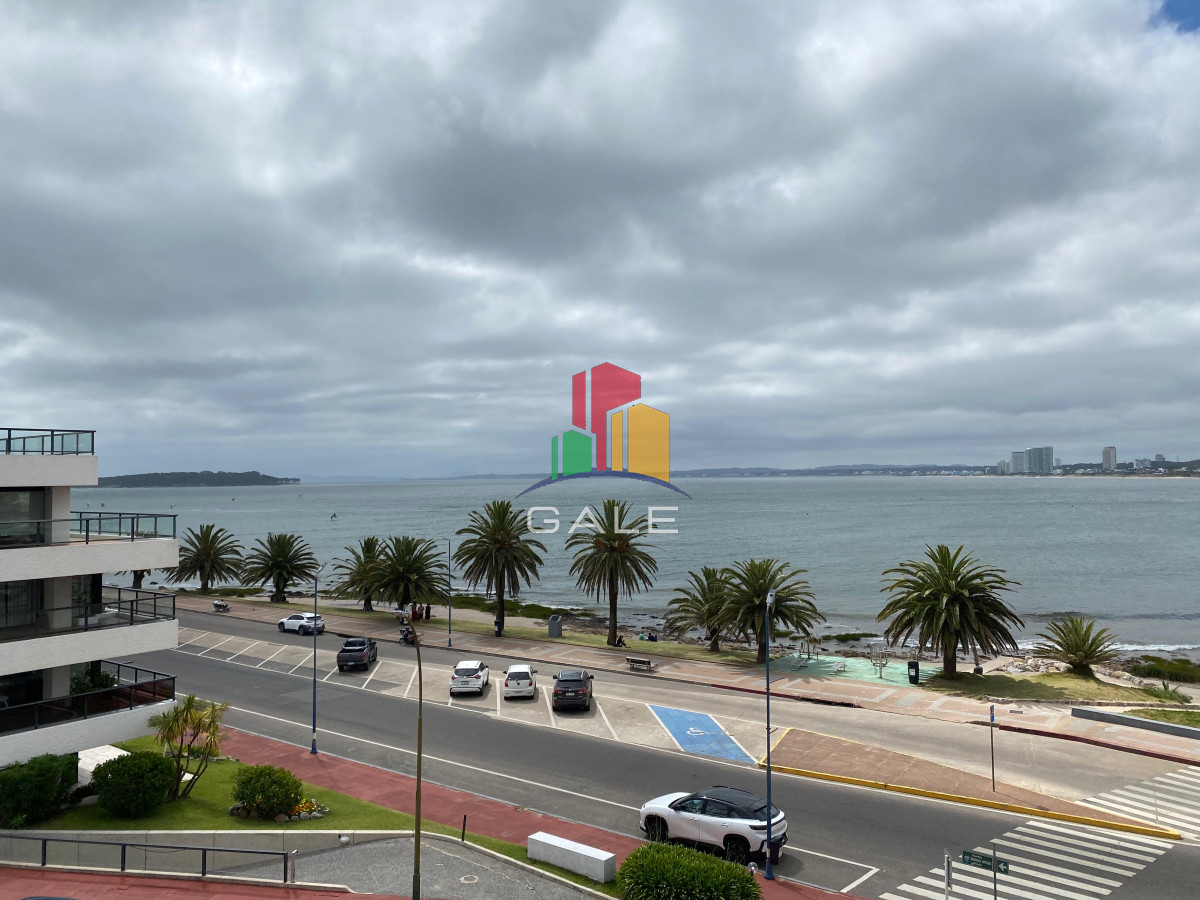 Apartamento ID.4380 - Vende apartamento con vista al mar de 3 dormitorios, Punta del Este