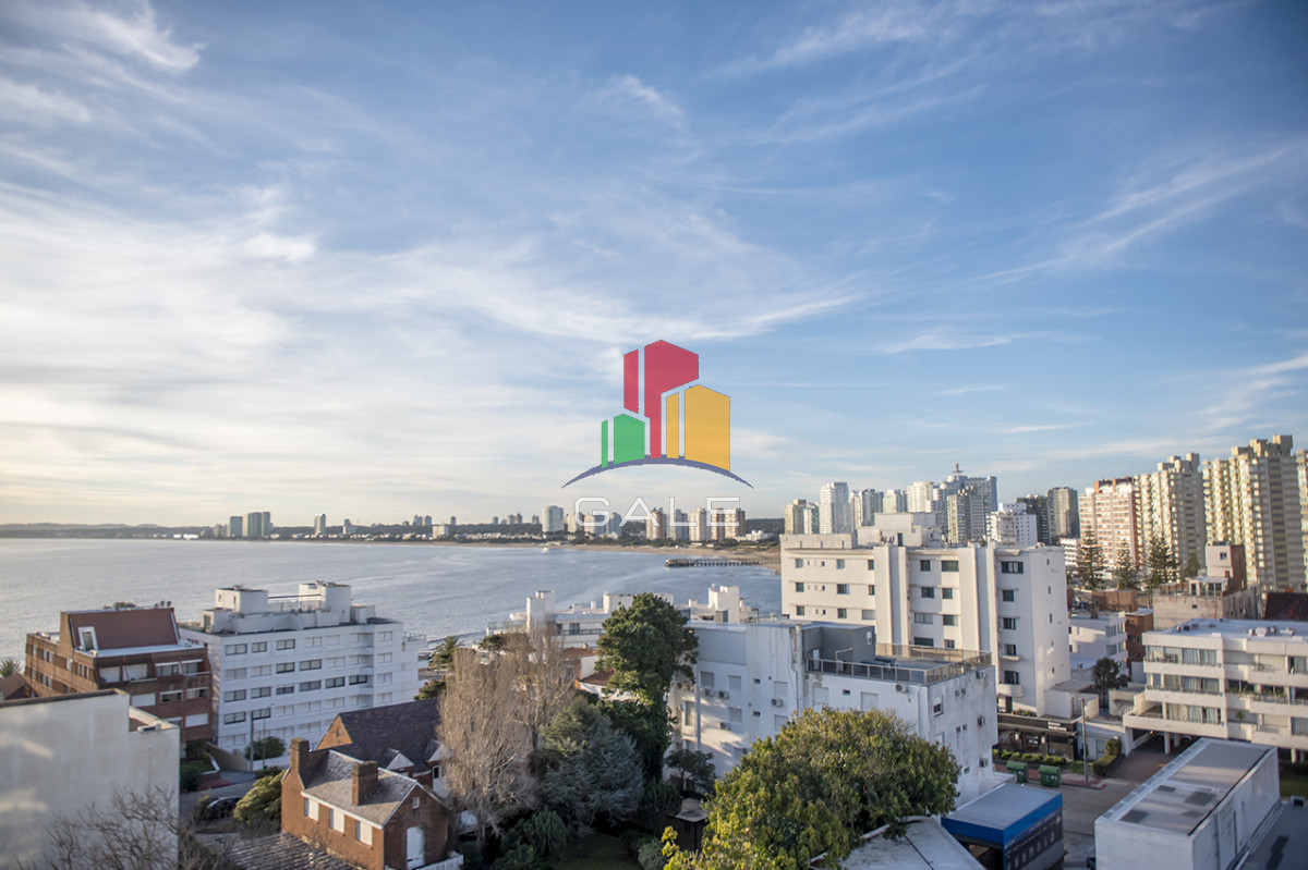 Apartamento ID.4375 - Vende departamento de 3 dormitorios con vista al Puerto, Punta del Este