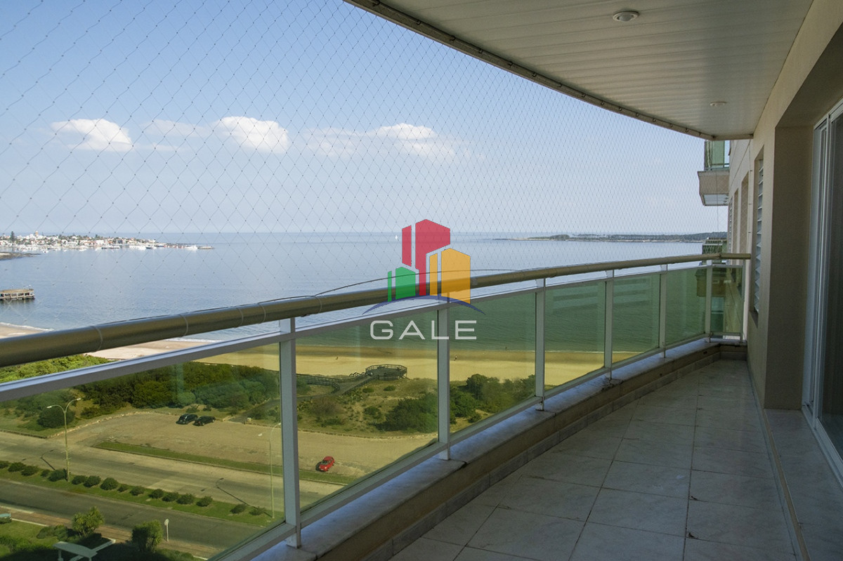 Apartamento ID.4466 - Departamento de 3 dormitorios en venta frente a Playa Mansa, Coral Tower