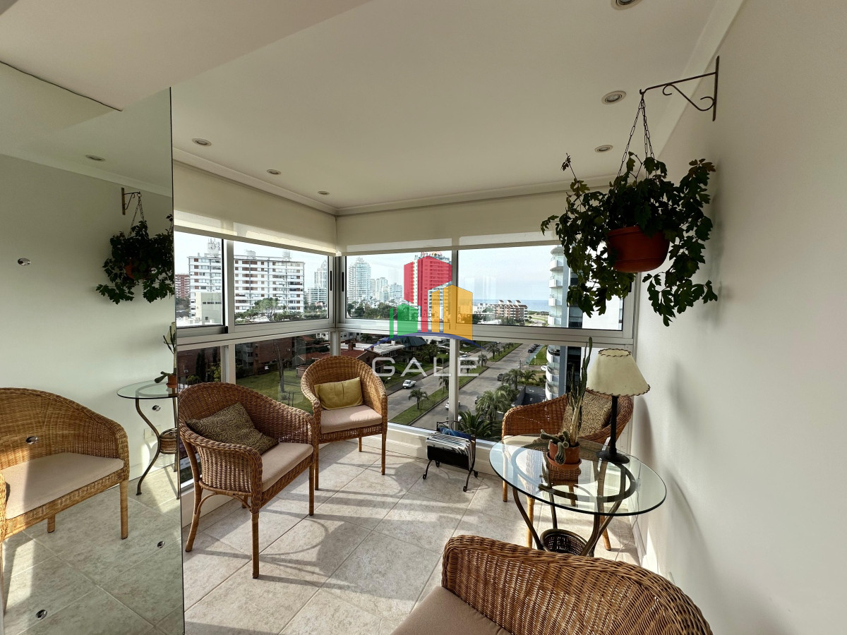 Apartamento ID.4947 - Apartamento de 2 dormitorios y medio en Playa Brava , Punta del este 