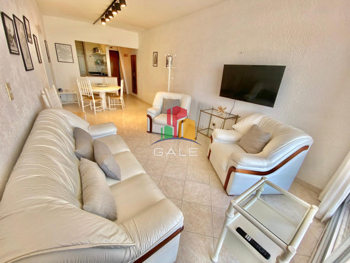 Apartamento ID.4589 - Apartamento de 2 dormitorio y medio en Primera lineal de Playa brava , Punta del este 