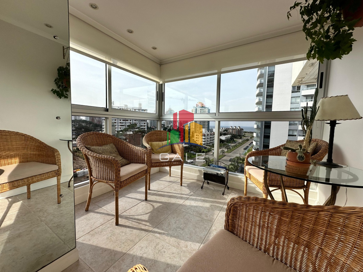 Apartamento ID.4947 - Apartamento de 2 dormitorios y medio en Playa Brava , Punta del este 