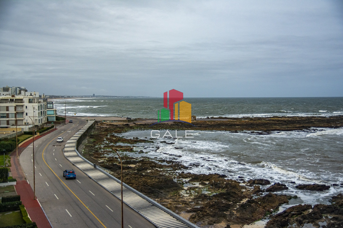 Apartamento ID.1485 - Ph con parrillero propio y 3 dormitorios en venta, frente al mar