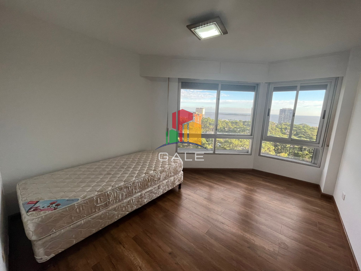 Apartamento ID.2223 - Apartamento en Venta de 3 dormitorios en Av. Roosevelt , Punta del este 