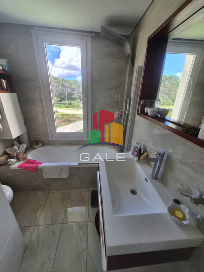 Apartamento ID.4945 - Apartamento en venta primera linea Playa Mansa Punta del Este 2 dormitorios