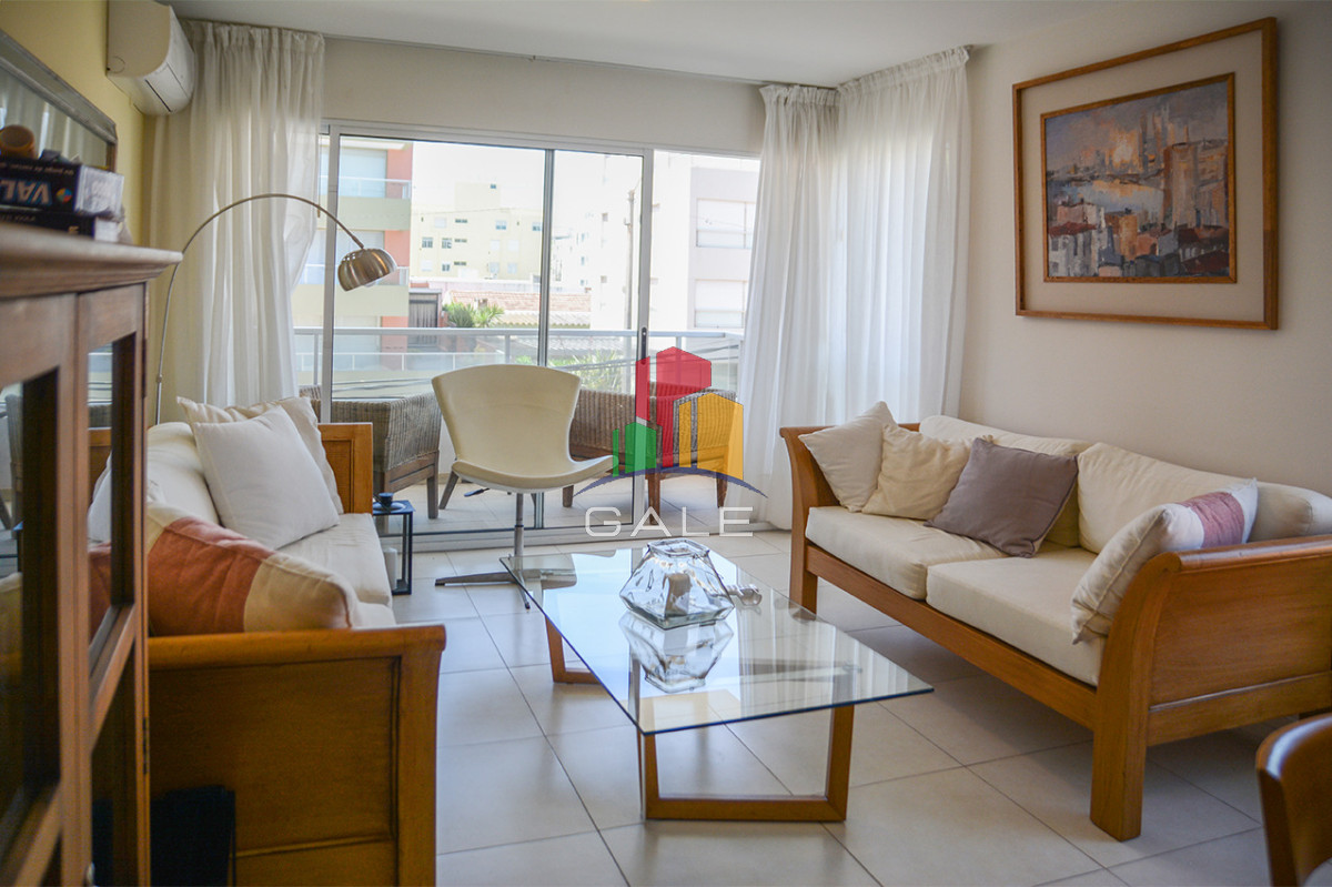Apartamento ID.4281 - Departamento de 3 dormitorios con terraza  con parrillero en venta, Peninsula, Punta del Este