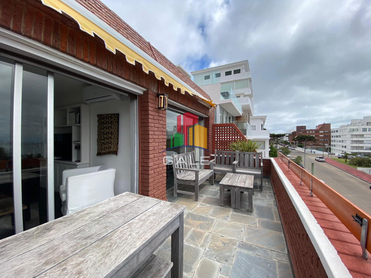 Apartamento ID.4380 - Vende apartamento con vista al mar de 3 dormitorios, Punta del Este