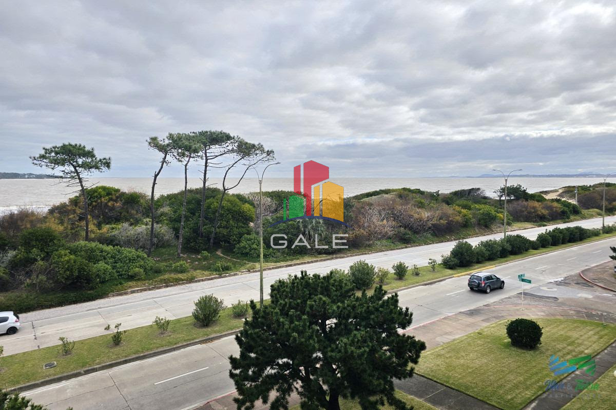 Edificio de 3 dormitorios en Punta del Este primera línea Mansa - GAL4874A