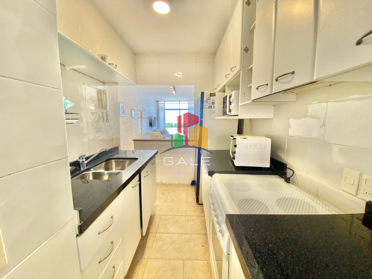 Apartamento ID.4589 - Apartamento de 2 dormitorio y medio en Primera lineal de Playa brava , Punta del este 