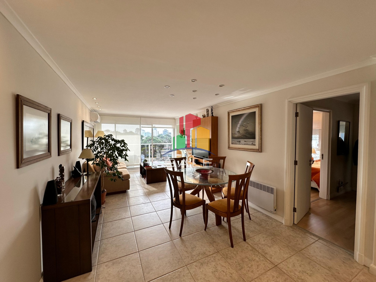 Apartamento ID.4947 - Apartamento de 2 dormitorios y medio en Playa Brava , Punta del este 