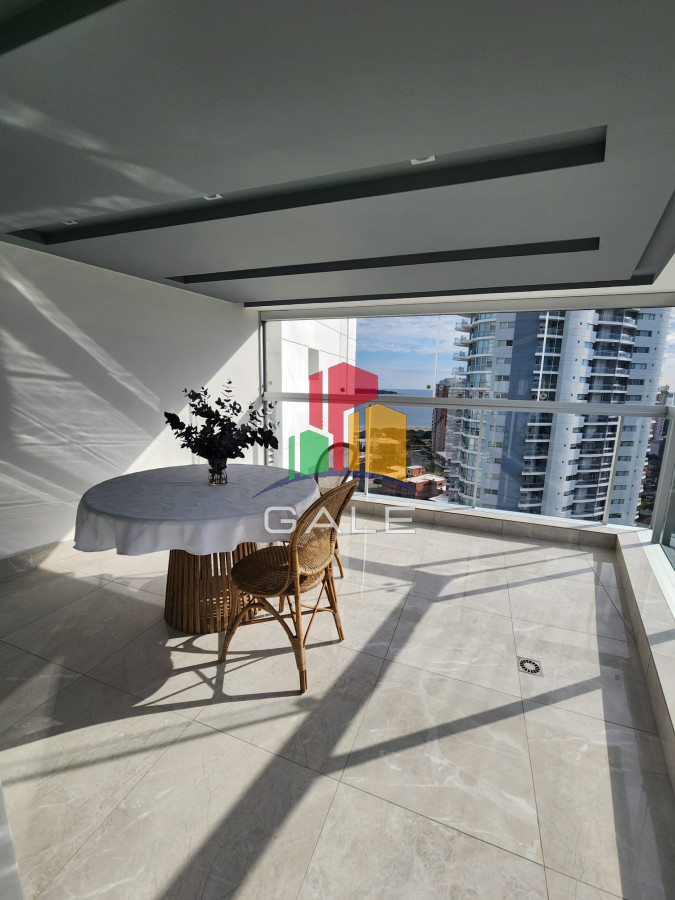Apartamento ID.4074 - EDIFICIO MIAMI BOULEVARD II, UNIDAD LATERAL EN VENTA, 2 DORMITORIOS, PLAYA MANSA, PARRILLERO EN BALCÒN