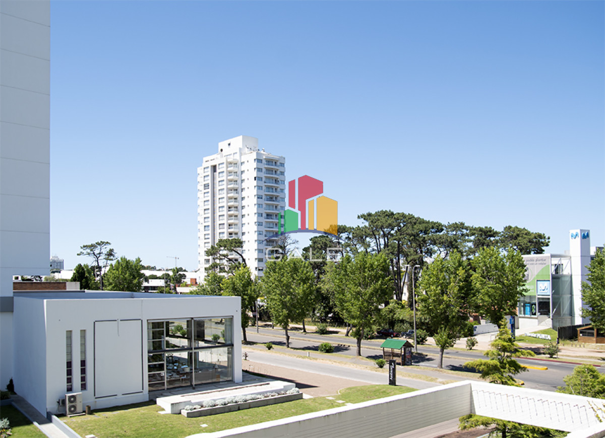 Apartamento en venta de 1 dormitorios a pasos del shopping en Punta del Este. - GAL4938A