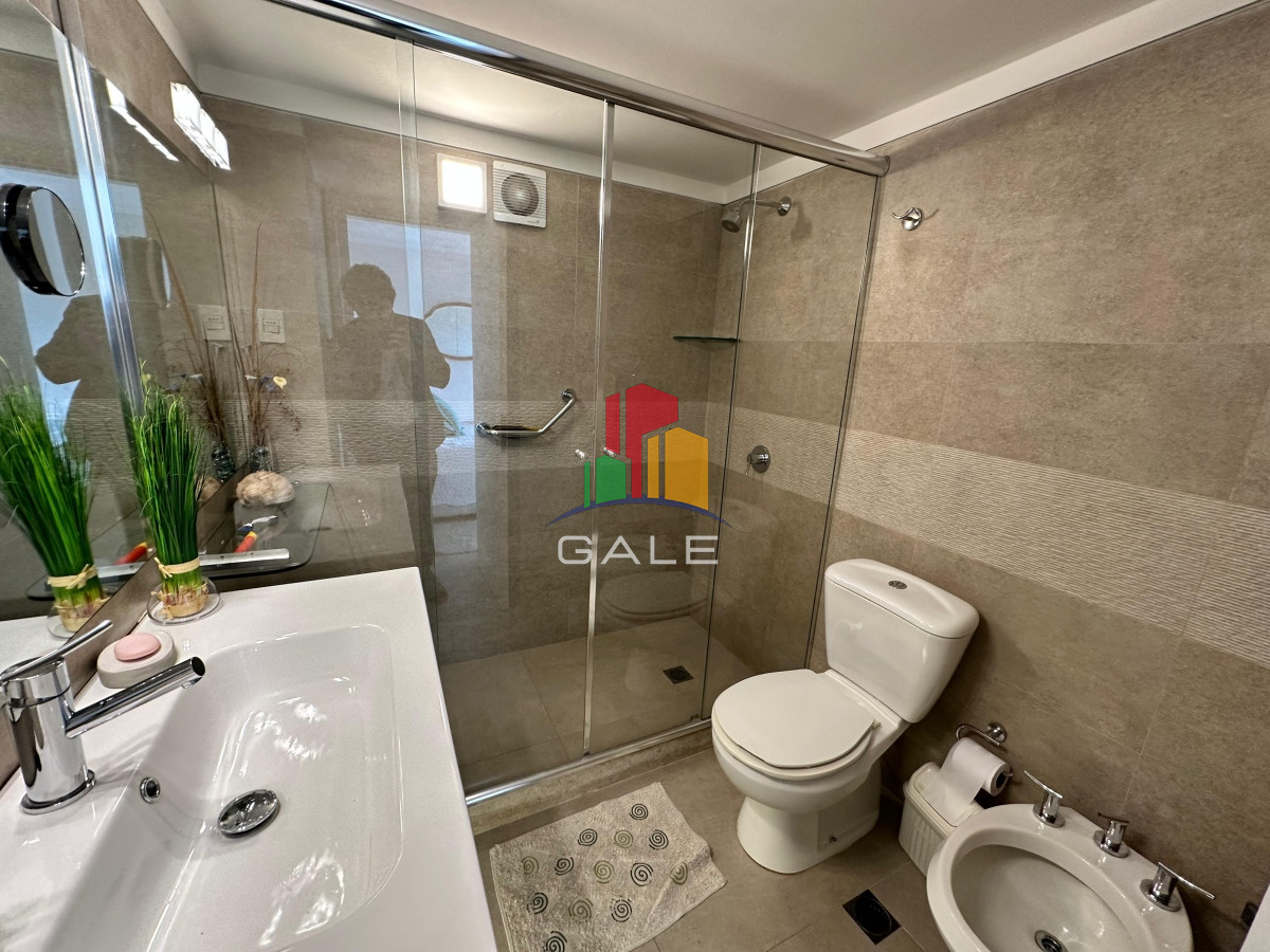 Apartamento ID.4947 - Apartamento de 2 dormitorios y medio en Playa Brava , Punta del este 
