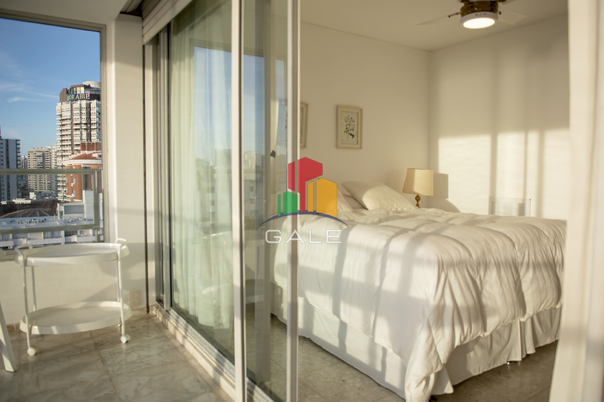 Apartamento ID.4375 - Vende departamento de 3 dormitorios con vista al Puerto, Punta del Este