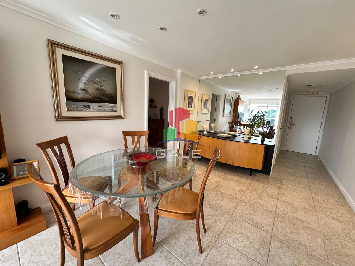Apartamento ID.4947 - Apartamento de 2 dormitorios y medio en Playa Brava , Punta del este 