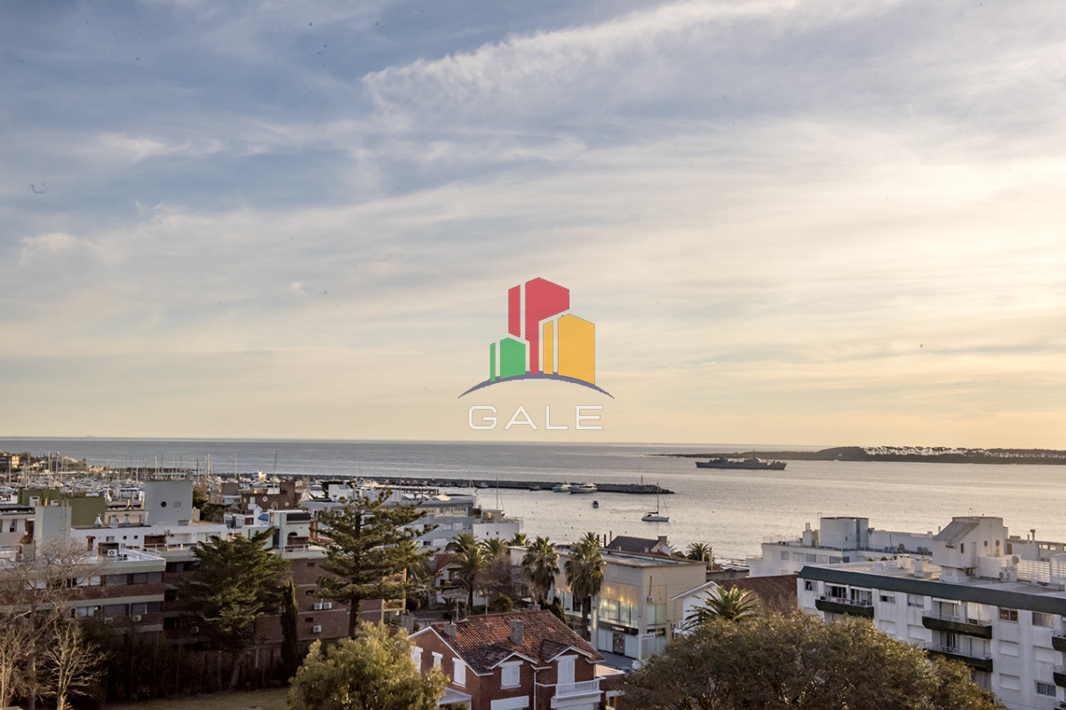 Apartamento ID.4375 - Vende departamento de 3 dormitorios con vista al Puerto, Punta del Este