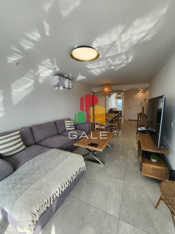 Apartamento ID.4074 - EDIFICIO MIAMI BOULEVARD II, UNIDAD LATERAL EN VENTA, 2 DORMITORIOS, PLAYA MANSA, PARRILLERO EN BALCÒN