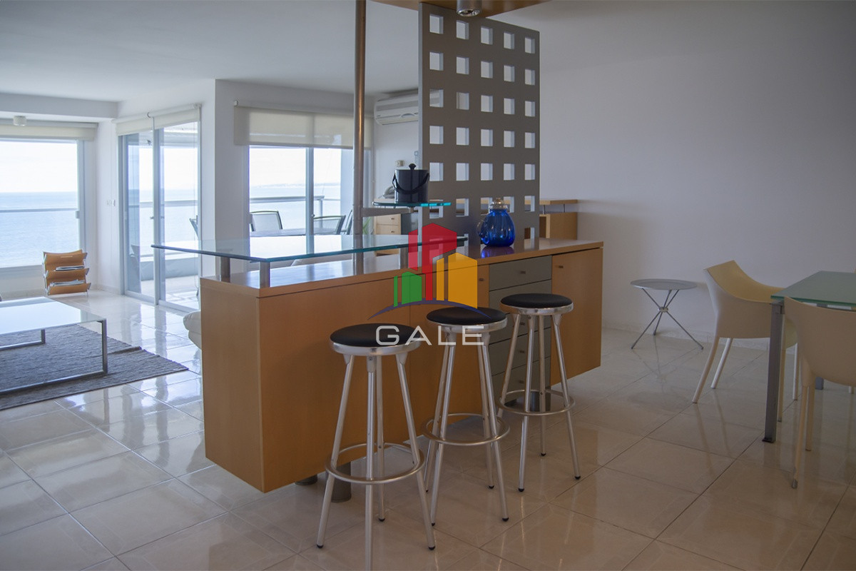 Apartamento ID.4470 - Beverly Tower Punta Del Este, Maldonado Uruguay, Apartamento de 3 dormitorios en venta en torre de Jerarquia.
