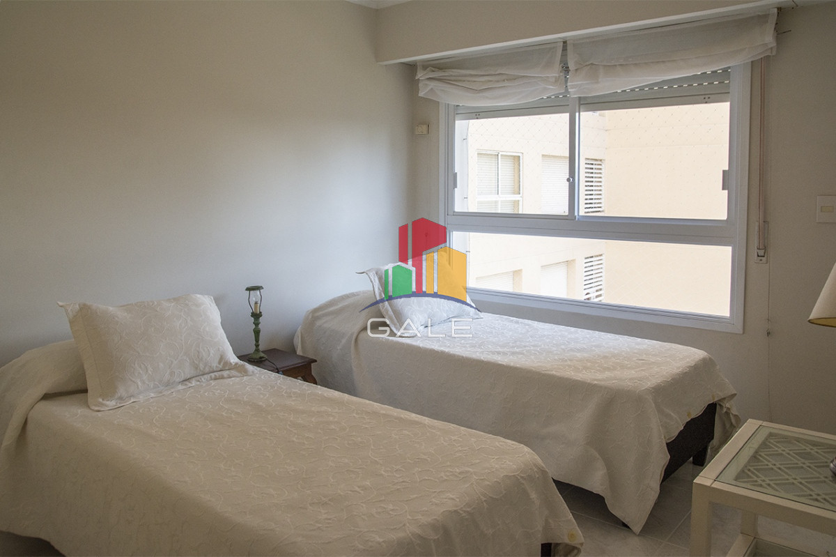 Apartamento ID.4466 - Departamento de 3 dormitorios en venta frente a Playa Mansa, Coral Tower
