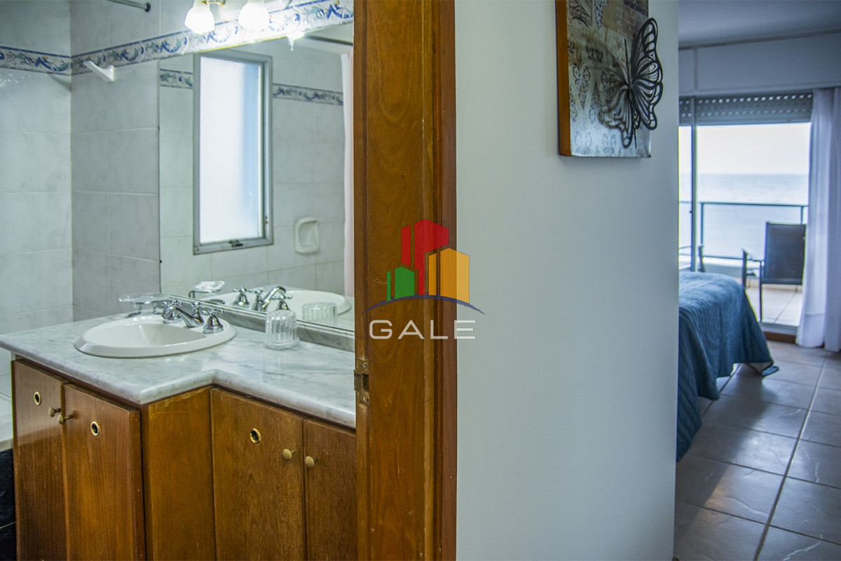 Apartamento ID.1485 - Ph con parrillero propio y 3 dormitorios en venta, frente al mar