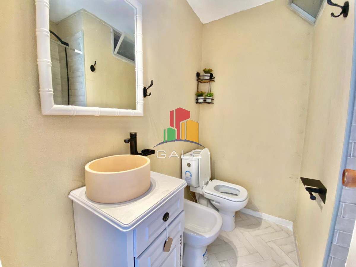 Apartamento ID.4589 - Apartamento de 2 dormitorio y medio en Primera lineal de Playa brava , Punta del este 